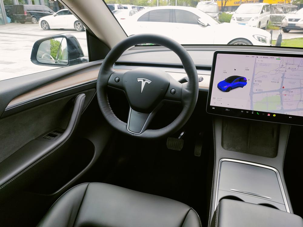Tesla Model Y 2021 car image #17