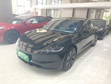 Tesla Model 3 2026 immagine di auto 