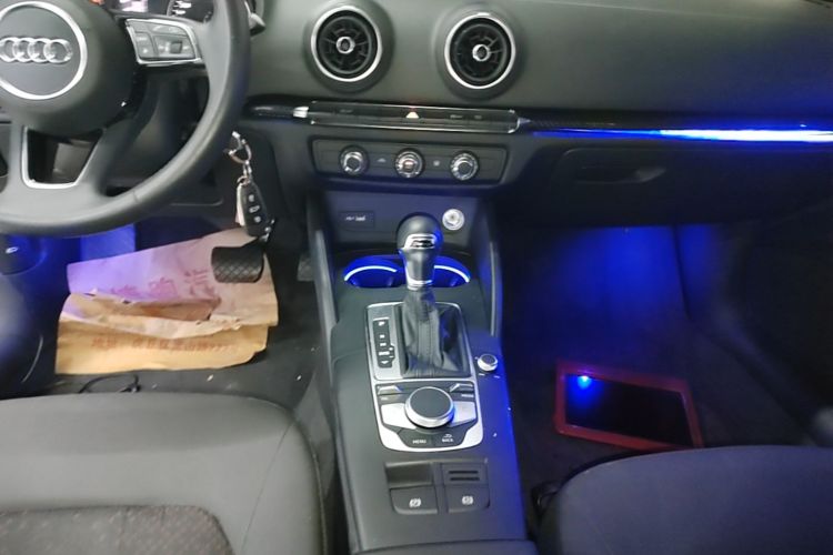 Audi A3 2019 car image #14
