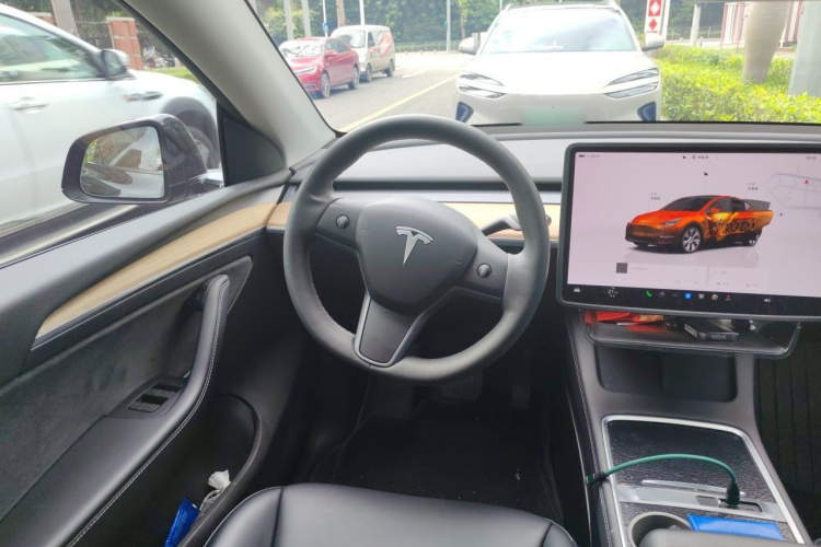 Tesla Model Y 2023 #15 Tesla Model Y 2023 car image #15