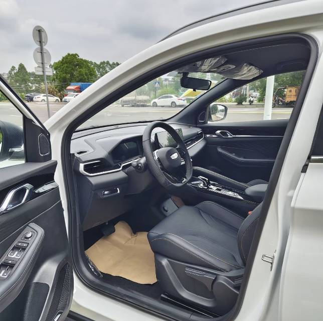 GEELY Coolray 2025 #4 GEELY Coolray 2025 car image #4