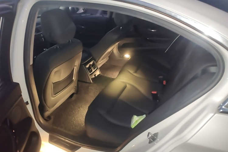 BMW 3 Series 2017 #19 BMW 3 Series 2017 car image #19