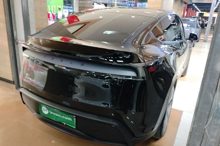 Tesla Model Y 2025 #7 Tesla Model Y 2025 صورة سيارة #7