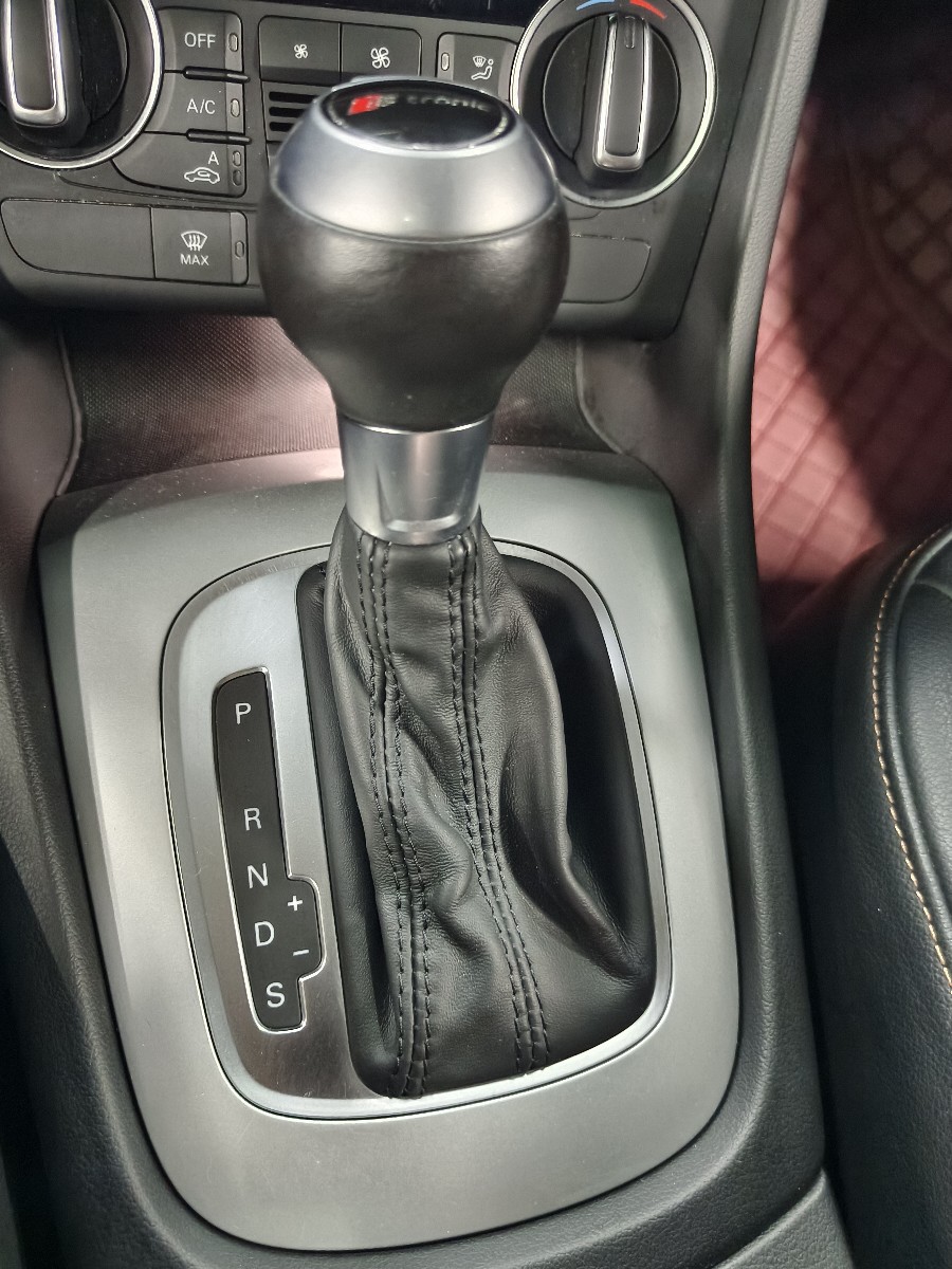 Audi Q3 2016 car image #11