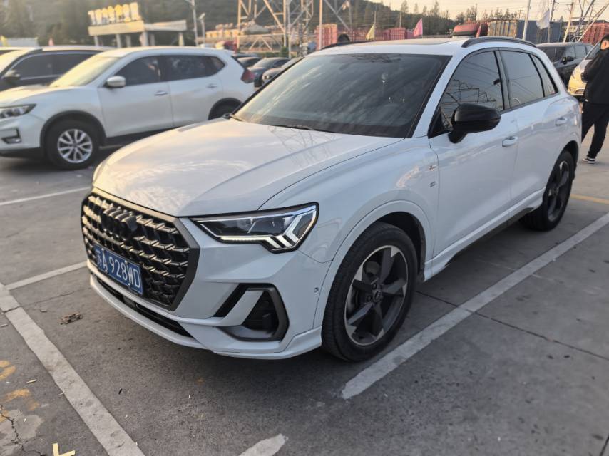 Audi Q3 2024 Audi Q3 2024 immagine di auto