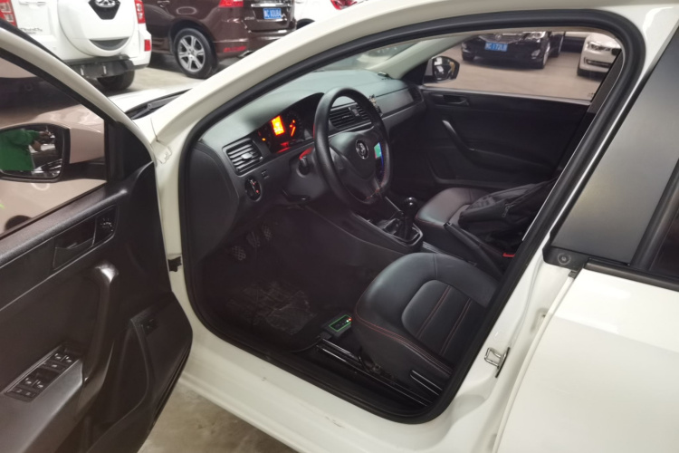 Volkswagen Santana 2018 car image #16