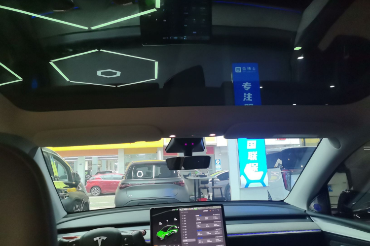 Tesla Model Y 2023 #18 Tesla Model Y 2023 car image #18