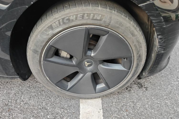 Tesla Model 3 2022 car image #9