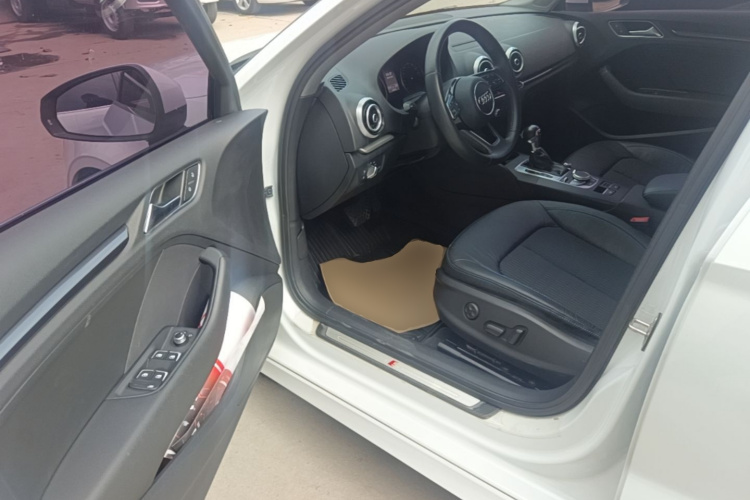 Audi A3 2017 car image #12
