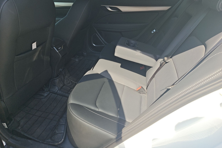 GEELY Emgrand 2018 image de voiture #10