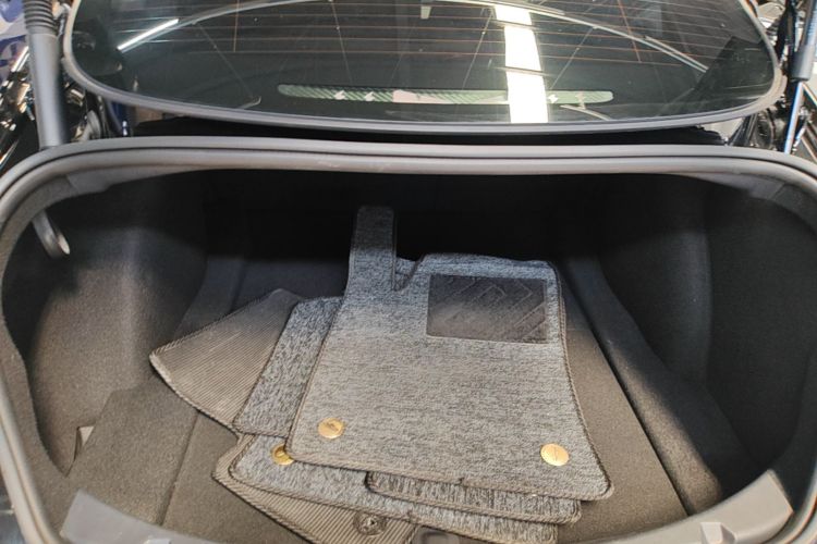 Tesla Model 3 2023 car image #19