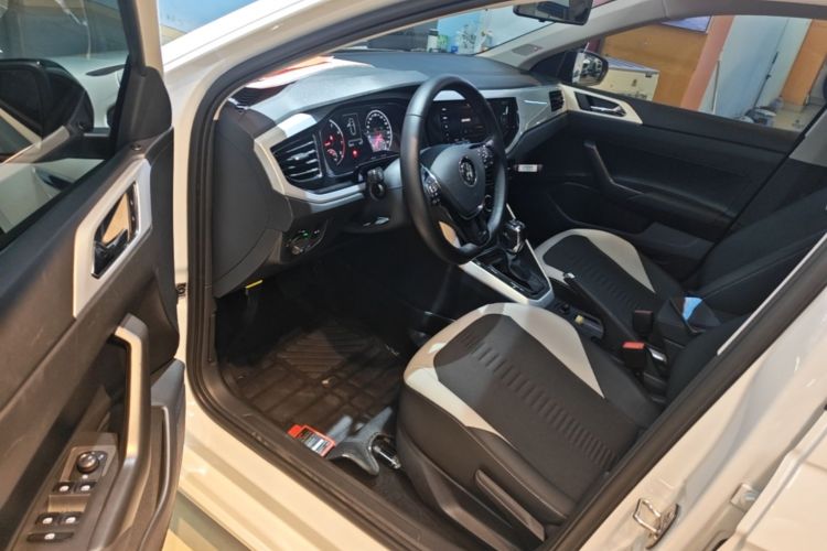 Volkswagen Polo 2020 car image #16
