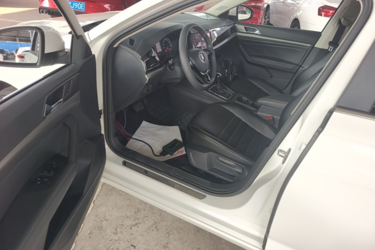 Volkswagen Lavida 2021 car image #16