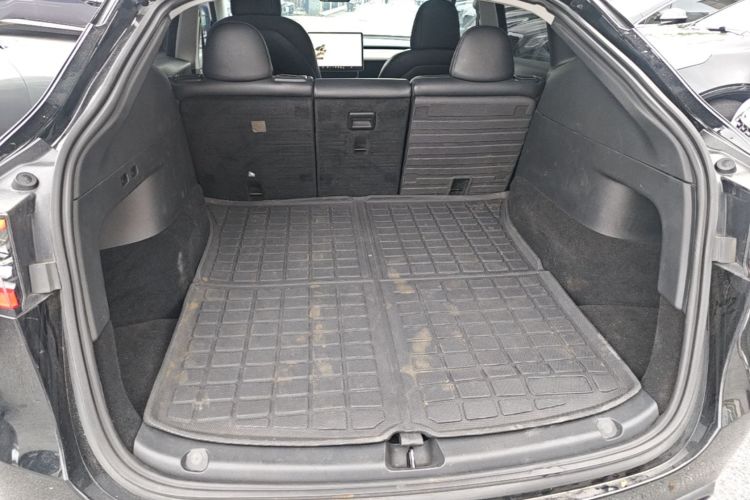 Tesla Model Y 2022 car image #19