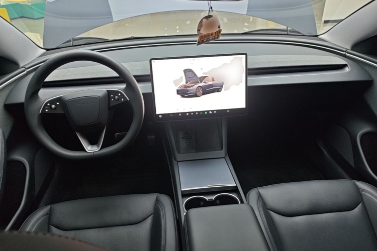 Tesla Model 3 2024 car image #10