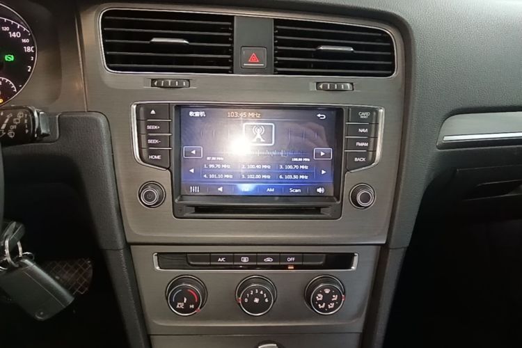Volkswagen Golf 2015 car image #17