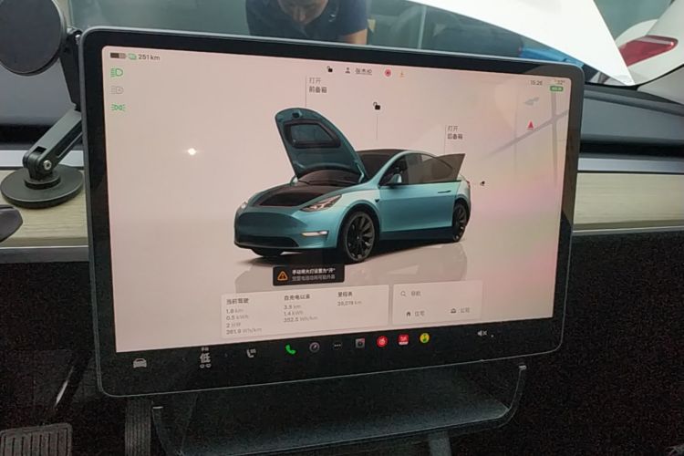 Tesla Model Y 2023 #12 Tesla Model Y 2023 car image #12