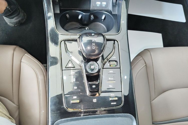 BYD Han 2023 car image #18