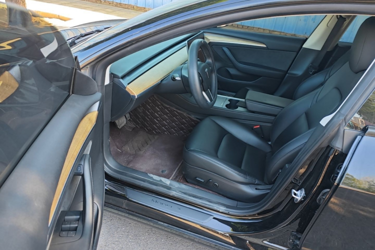 Tesla Model 3 2022 car image #12