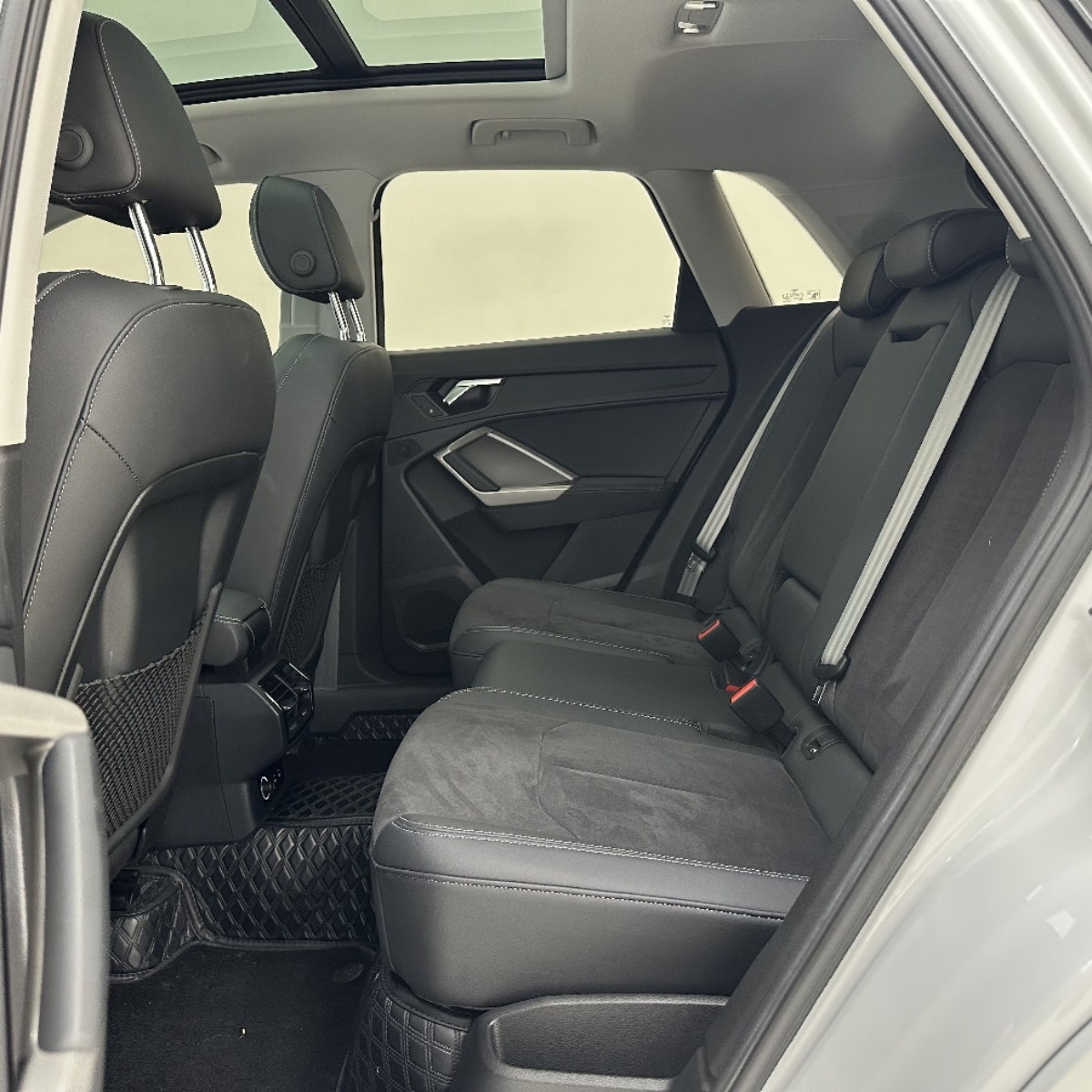 Audi Q3 2022 car image #5