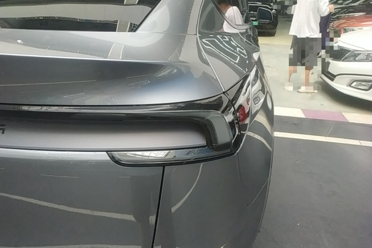 Tesla Model Y 2025 car image #8