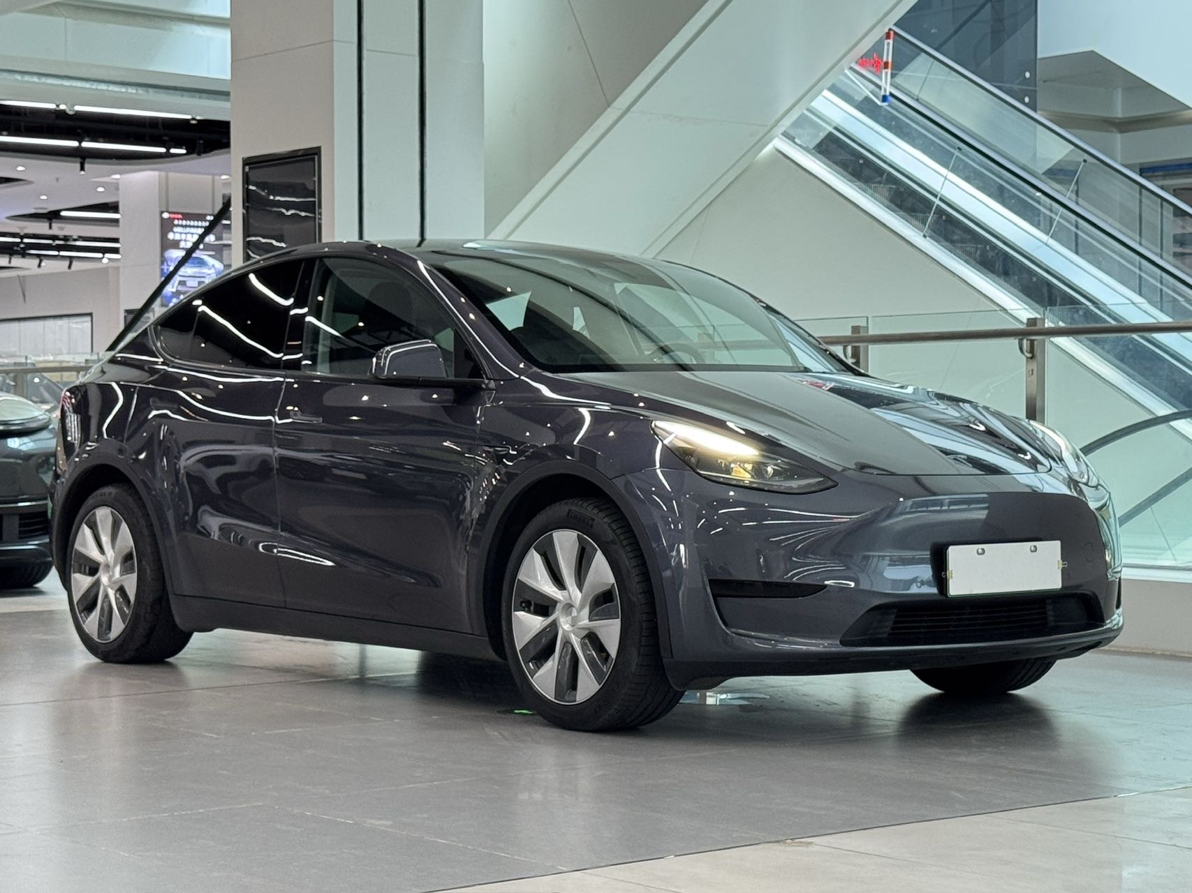 Tesla Model Y 2022 car image #3