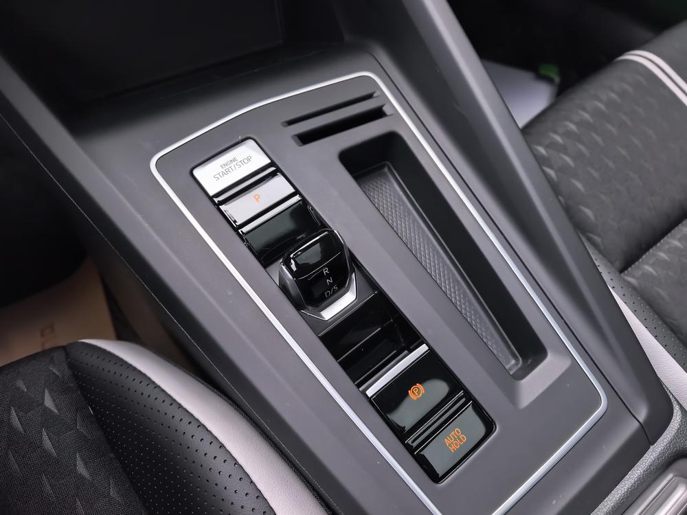 Volkswagen Golf 2025 car image #16