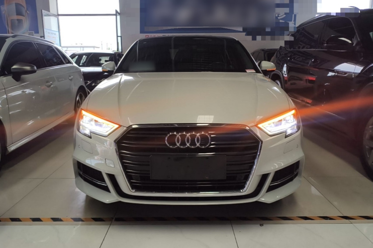 Audi A3 2018 car image #3