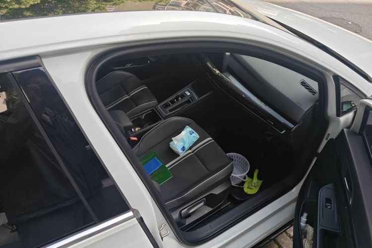 Volkswagen Golf 2021 car image #23