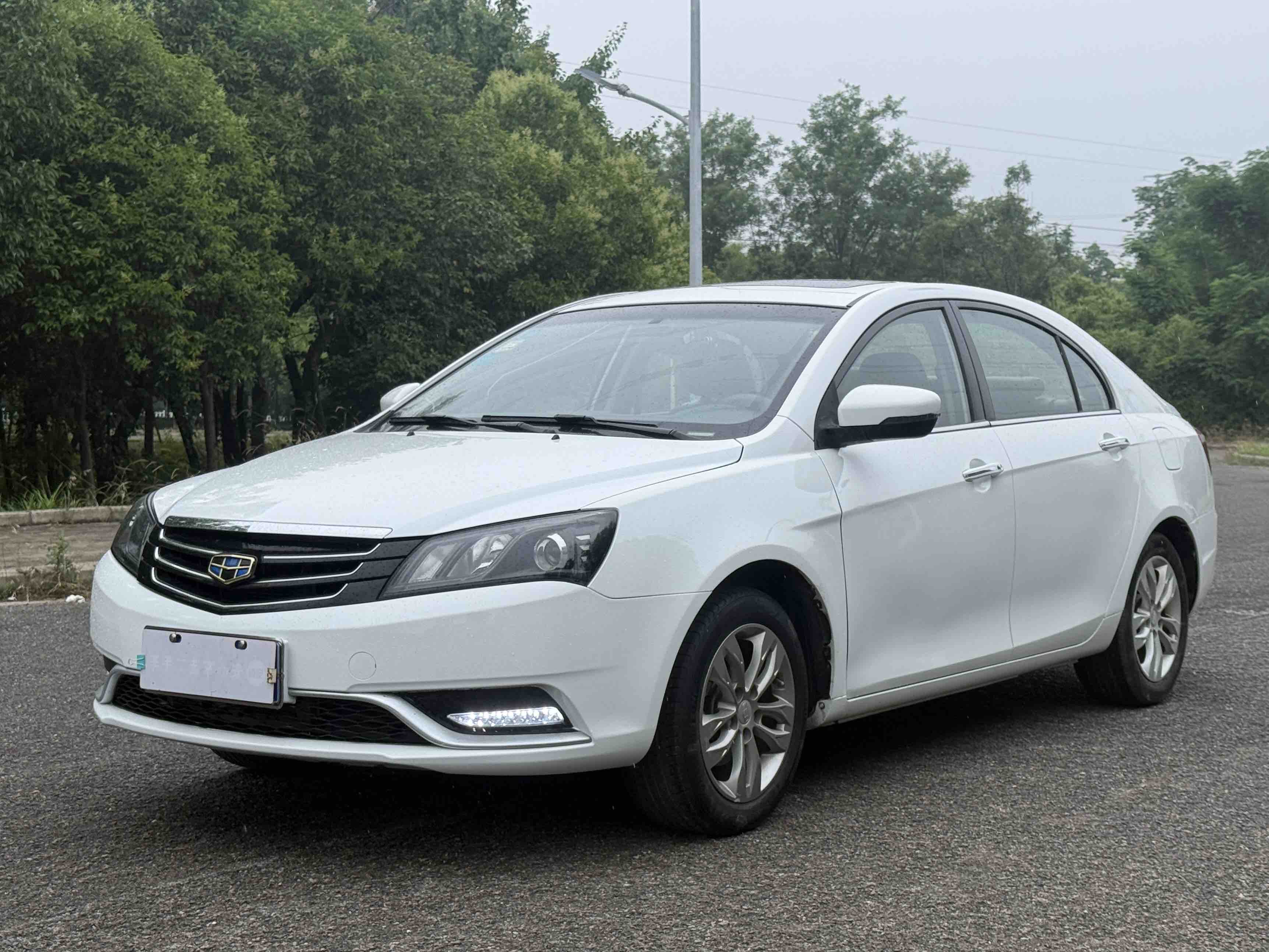 GEELY Emgrand 2016 car image #2