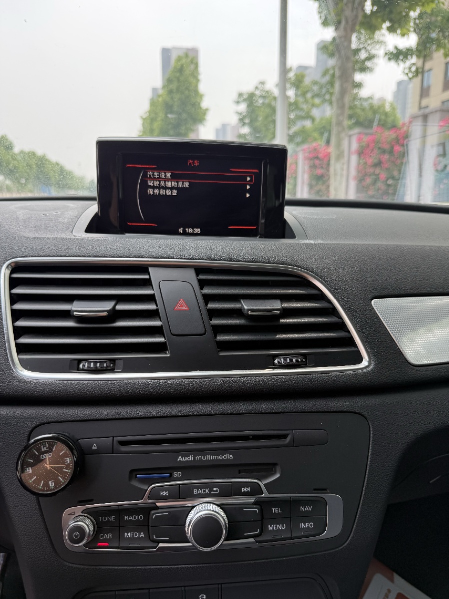 Audi Q3 2014 car image #6