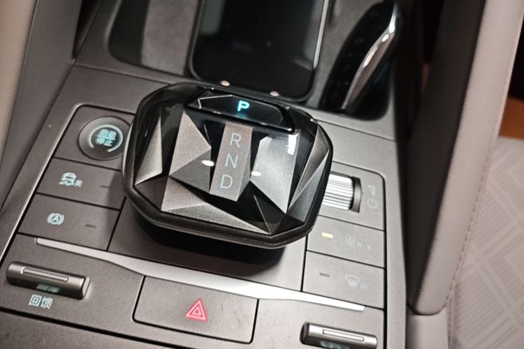 BYD YuanUP 2024 #14 BYD YuanUP 2024 car image #14