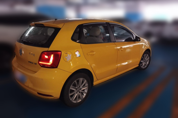 Volkswagen Polo 2015 car image #7