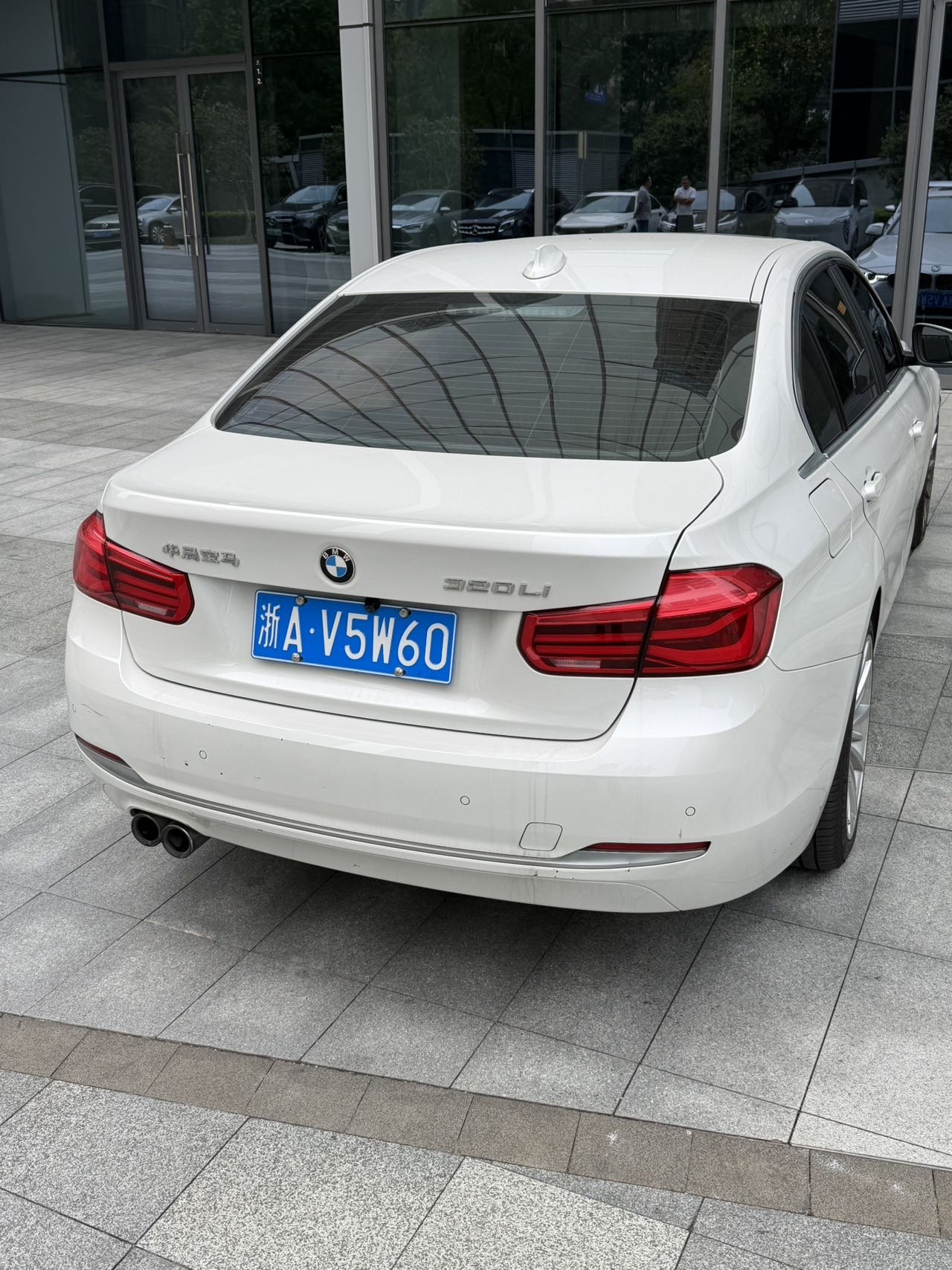 BMW 3 Series 2018 car image #9