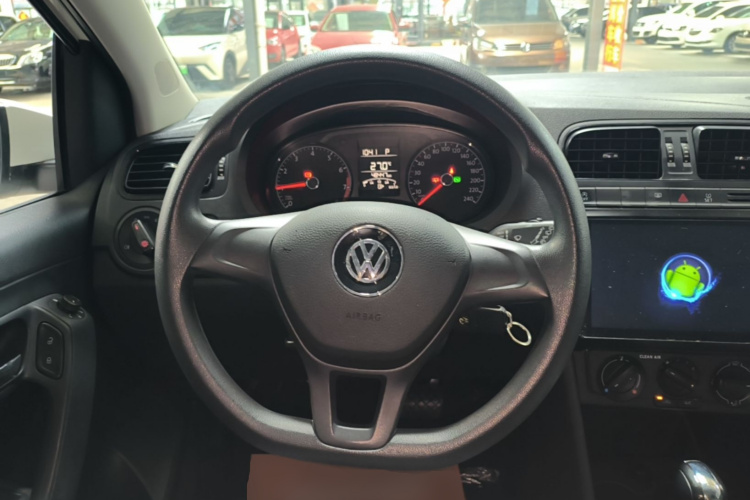 Volkswagen Polo 2018 car image #11
