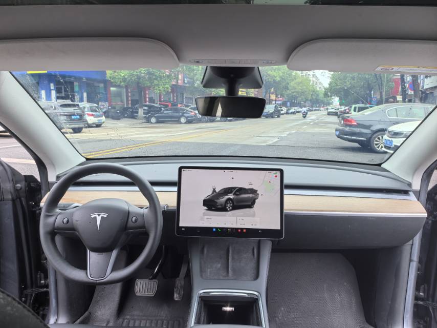 Tesla Model Y 2022 #8 Tesla Model Y 2022 car image #8