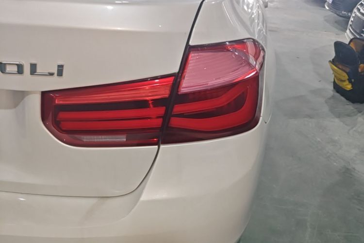 BMW 3 Series 2018 #8 BMW 3 Series 2018 car image #8