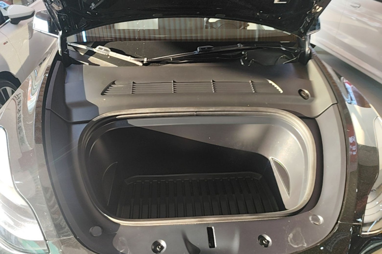 Tesla Model Y 2023 #20 Tesla Model Y 2023 car image #20