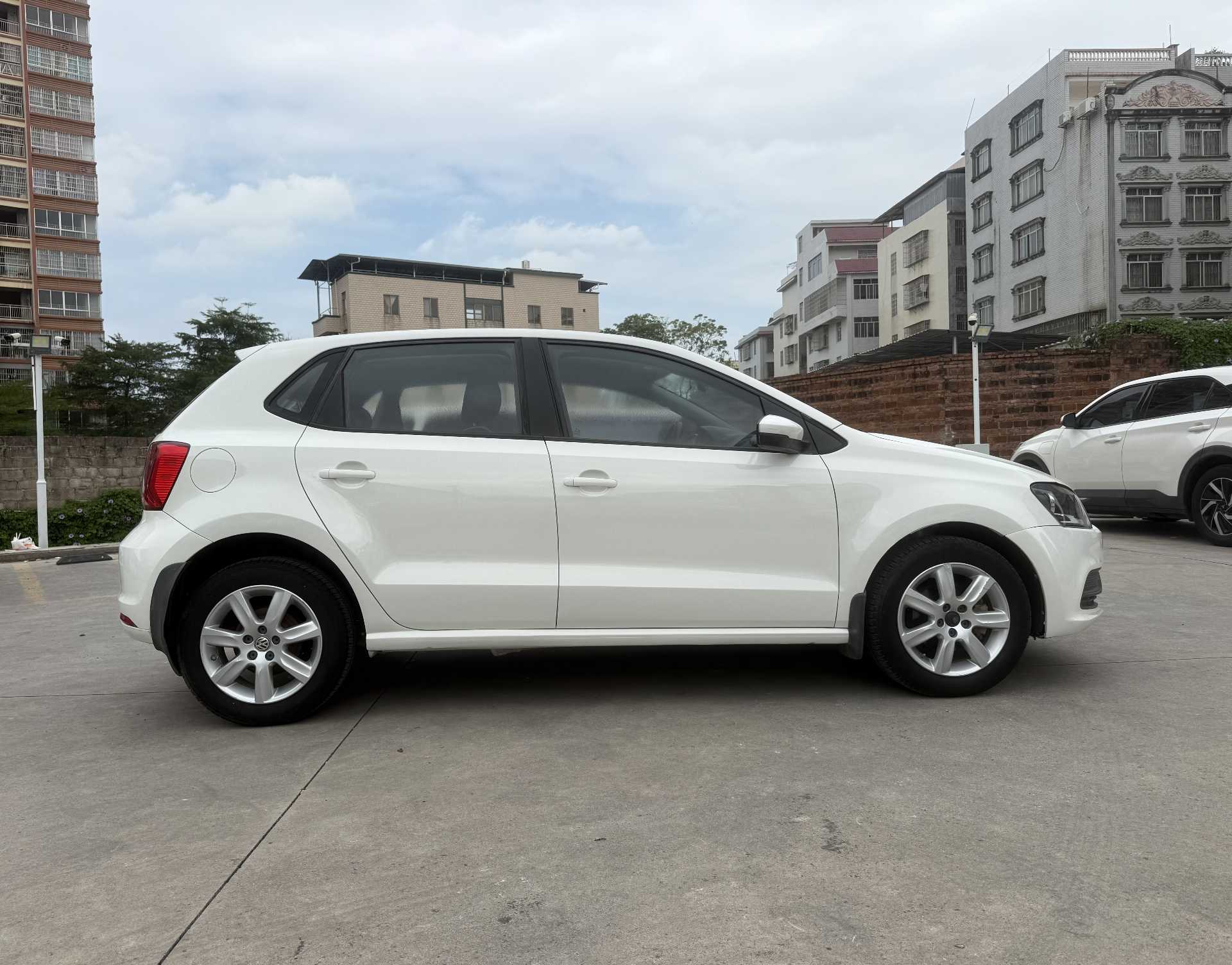 Volkswagen Polo 2015 #4 Volkswagen Polo 2015 car image #4