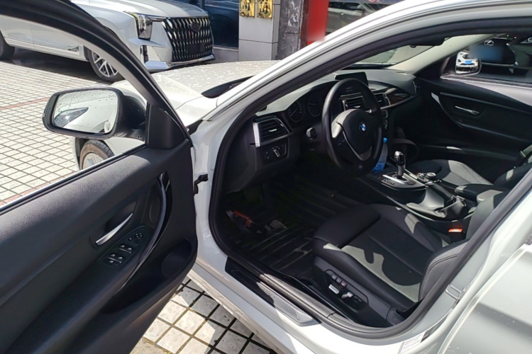 BMW 3 Series 2018 #16 BMW 3 Series 2018 car image #16