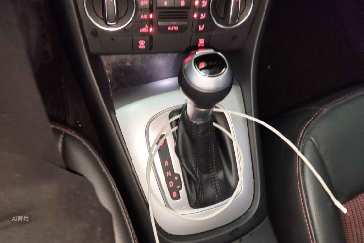 Audi Q3 2019 car image #16