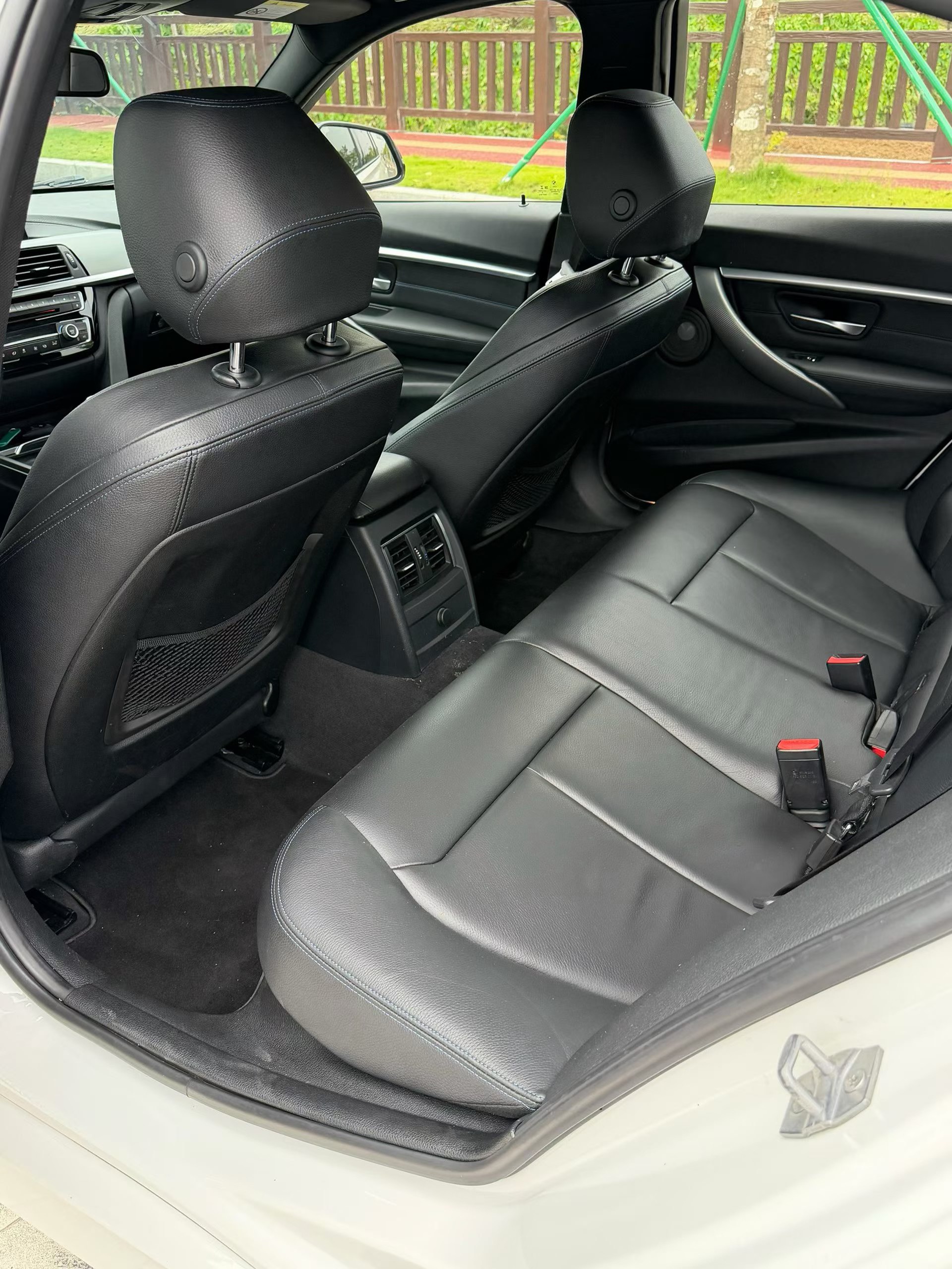 BMW 3 Series 2018 #7 BMW 3 Series 2018 صورة سيارة #7