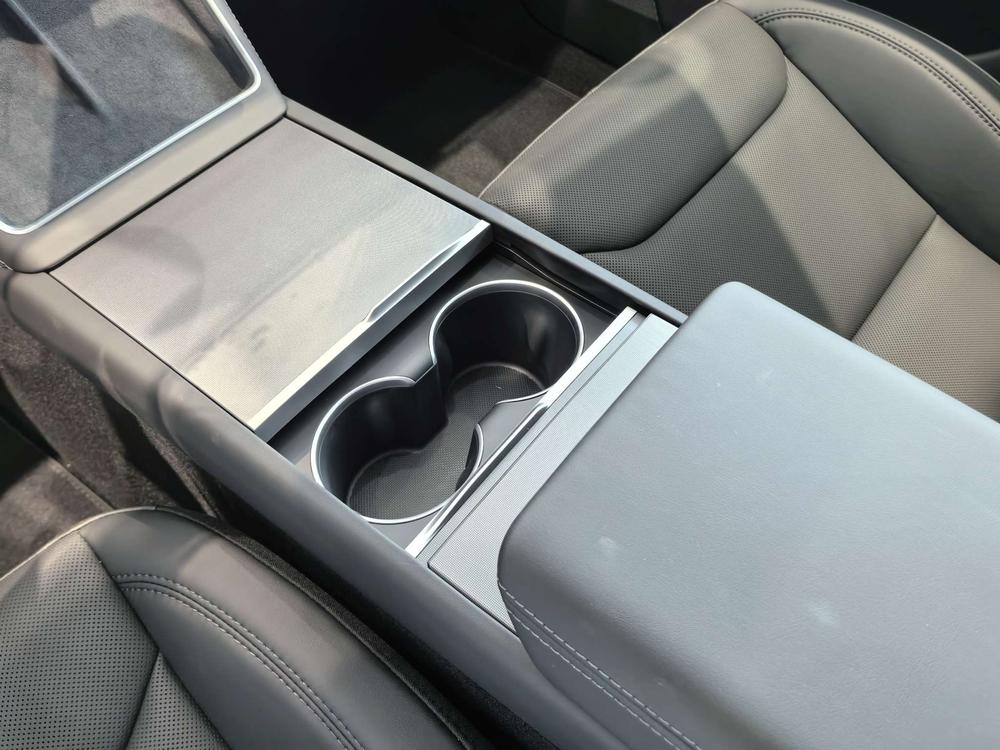 Tesla Model Y 2026 #8 Tesla Model Y 2026 immagine di auto #8