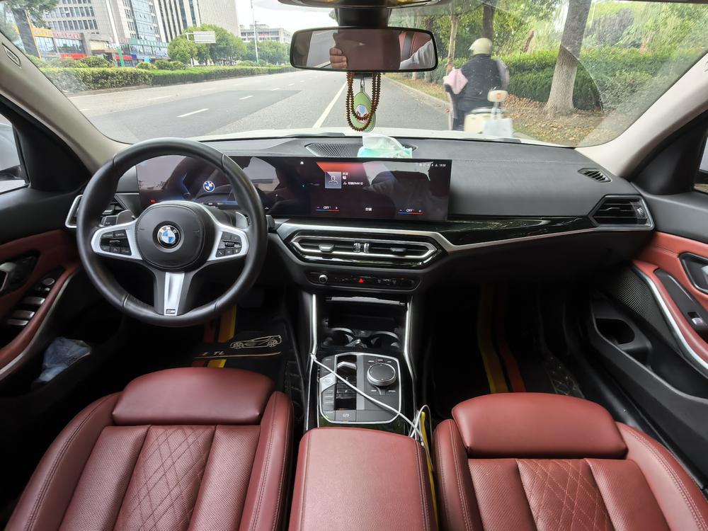 BMW 3 Series 2023 صورة سيارة #7