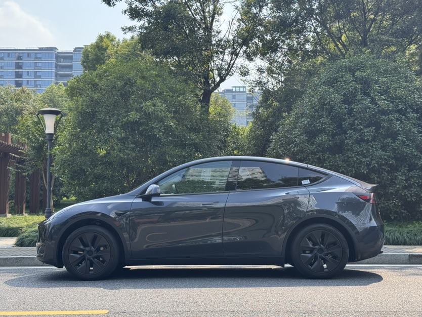 Tesla Model Y 2024 صورة سيارة #3