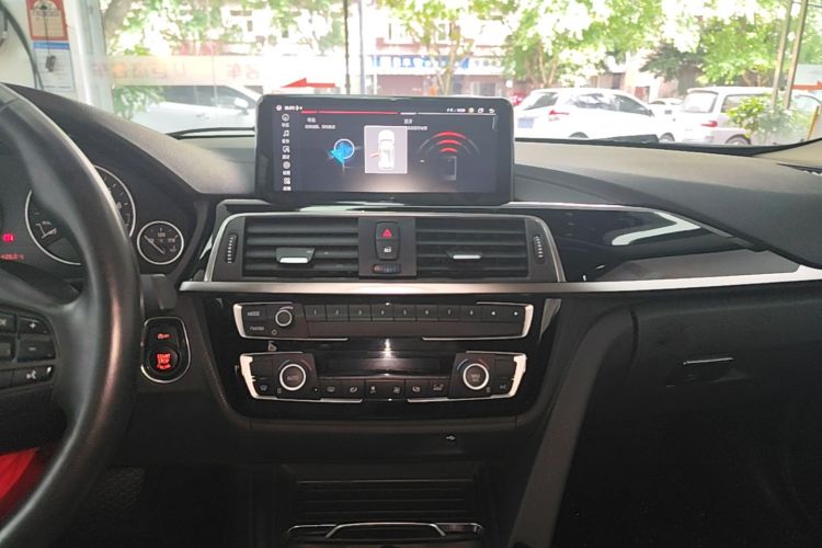 BMW 3 Series 2018 car image #13