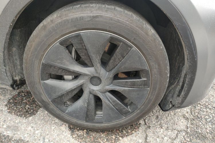 Tesla Model Y 2024 car image #9