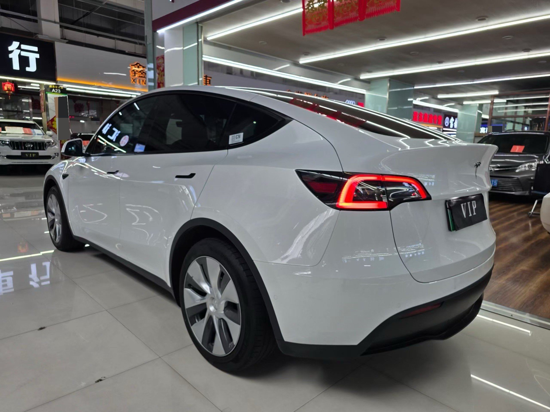 Tesla Model Y 2023 #4 Tesla Model Y 2023 car image #4