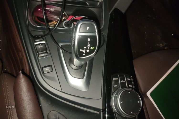 BMW 3 Series 2019 car image #16