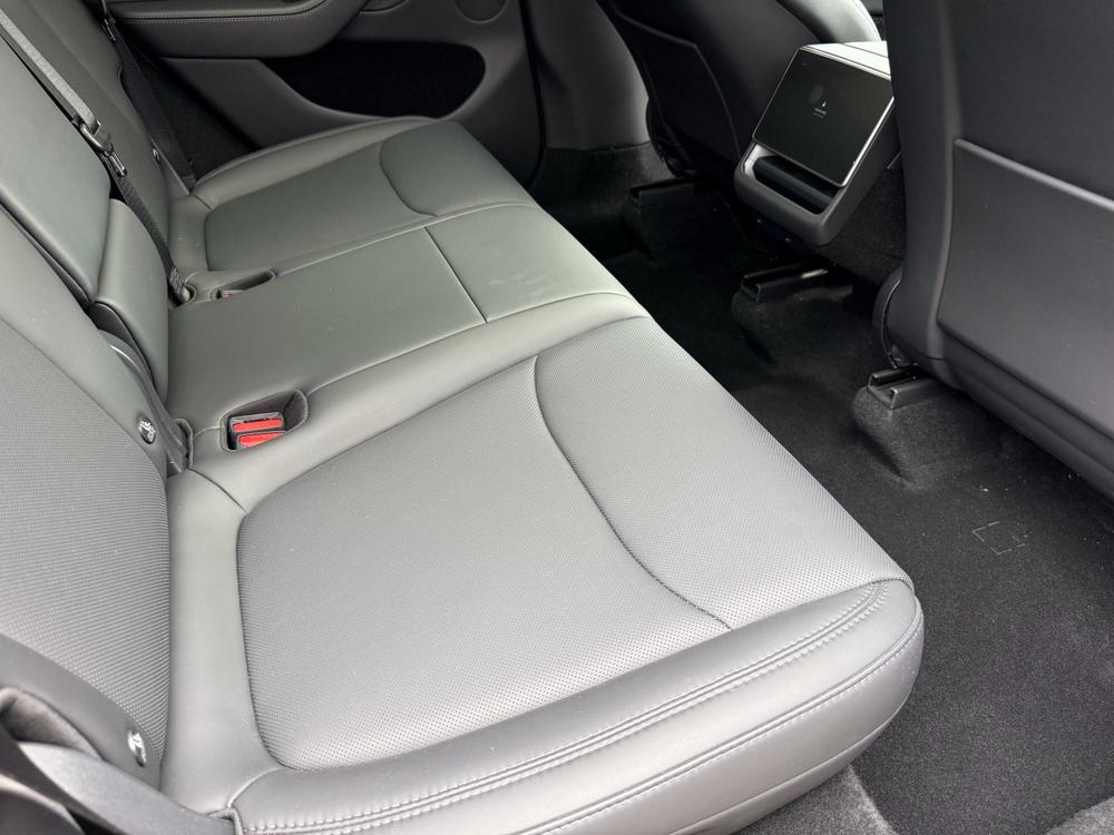 Tesla Model Y 2025 #10 Tesla Model Y 2025 car image #10